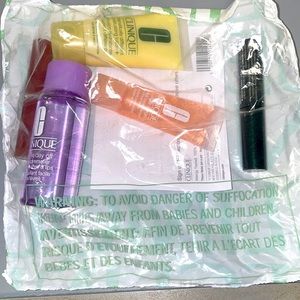 Clinique sample bag with Make Up Remover